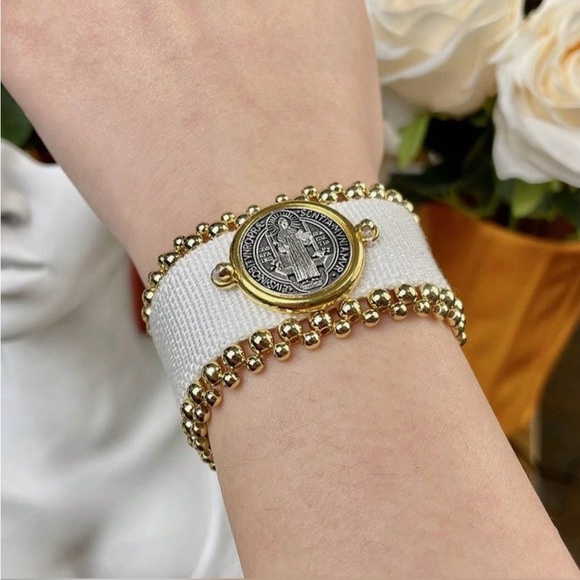 San Benito Elegant White and Gold Bracelet - Picture 1 of 3